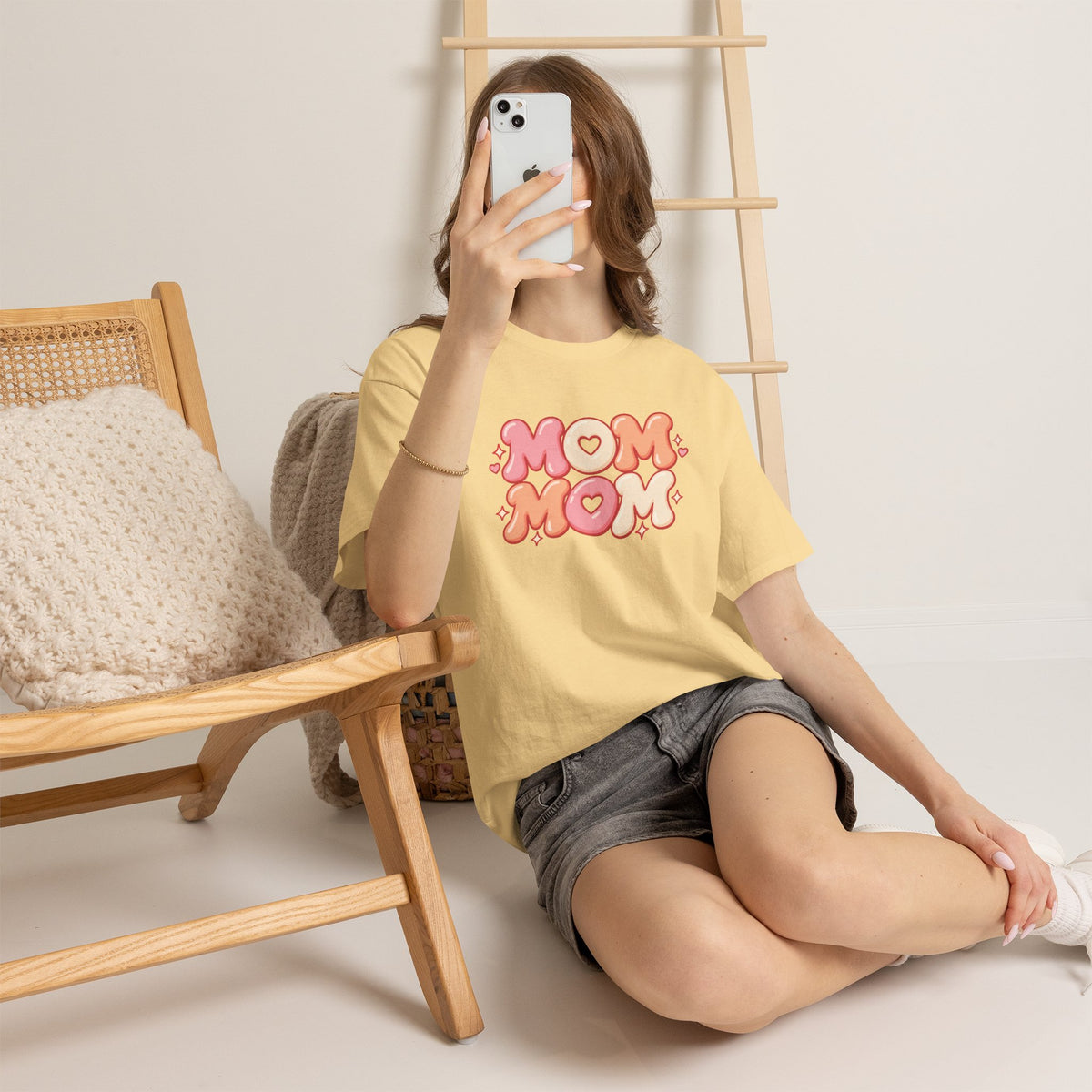 Retro Bubble Text Mom Tee