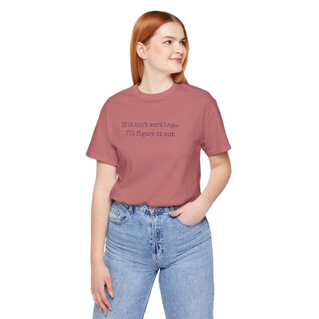 "If it ain't working... I'll figure it out" Minimalist Motivational T‑Shirt