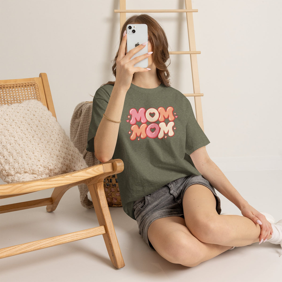 Retro Bubble Text Mom Tee
