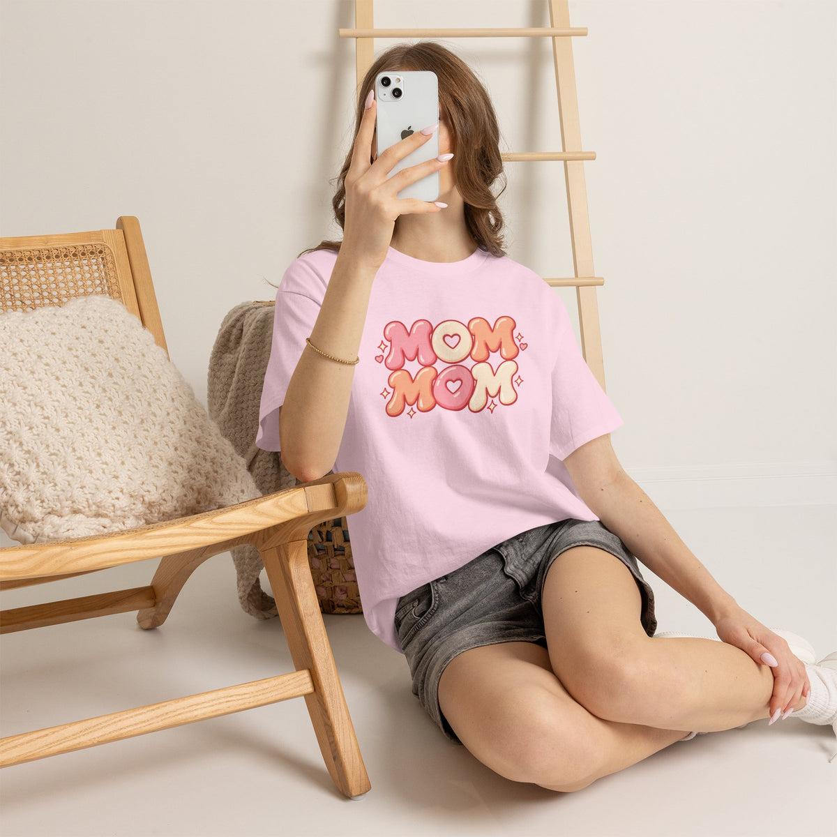 Retro Bubble Text Mom Tee