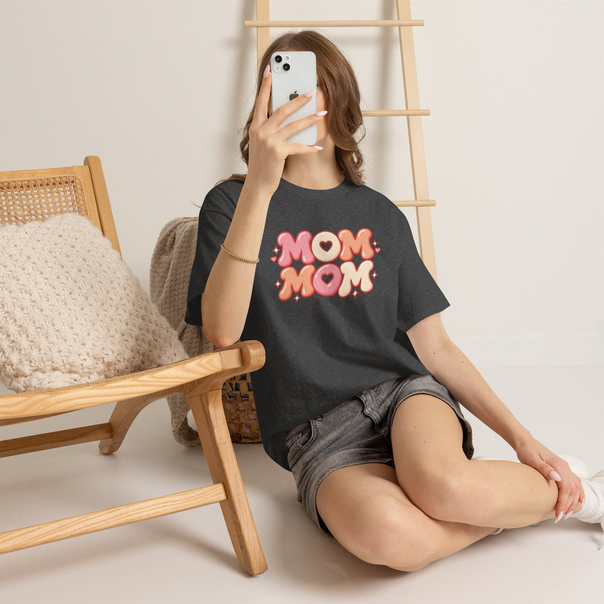 Retro Bubble Text Mom Tee