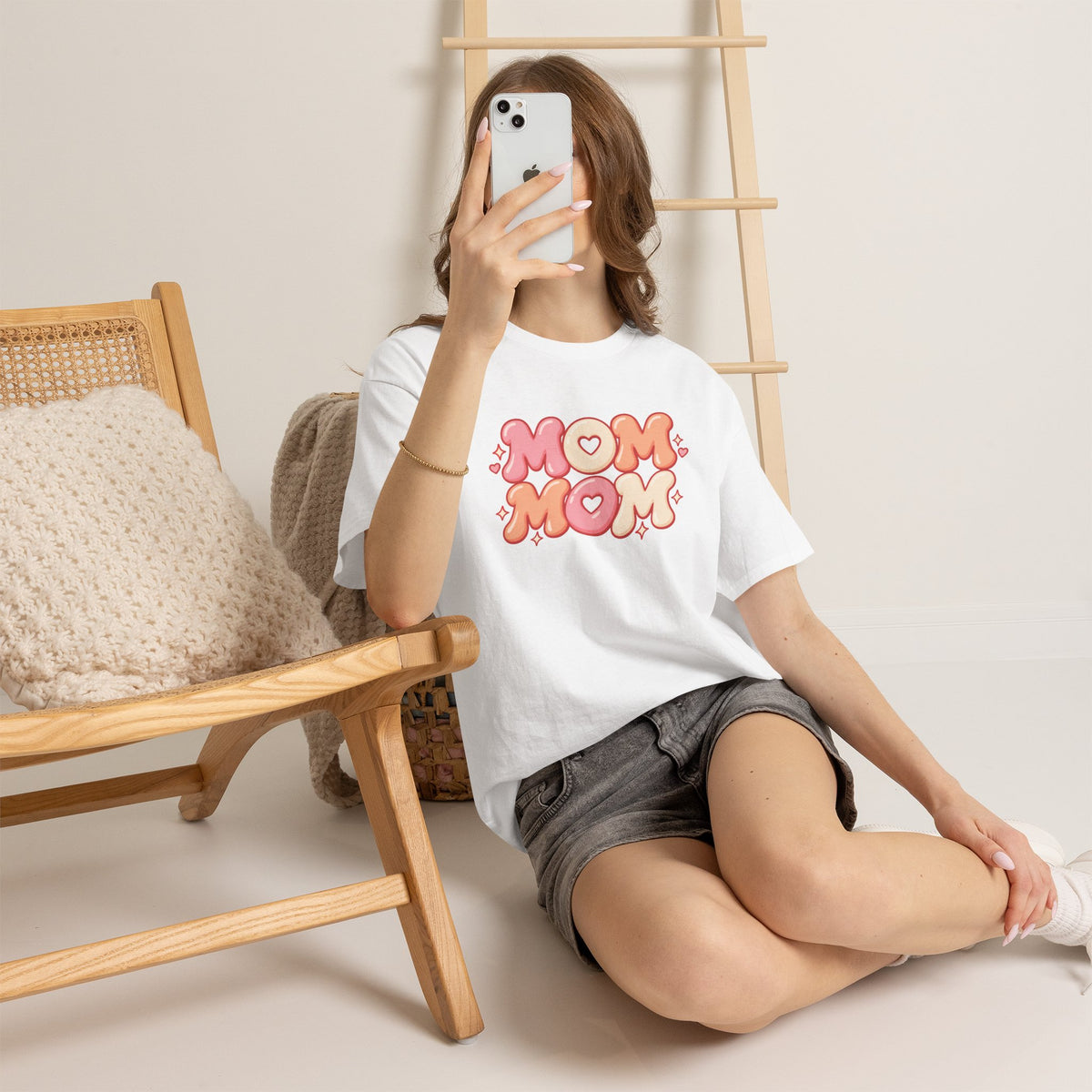 Retro Bubble Text Mom Tee