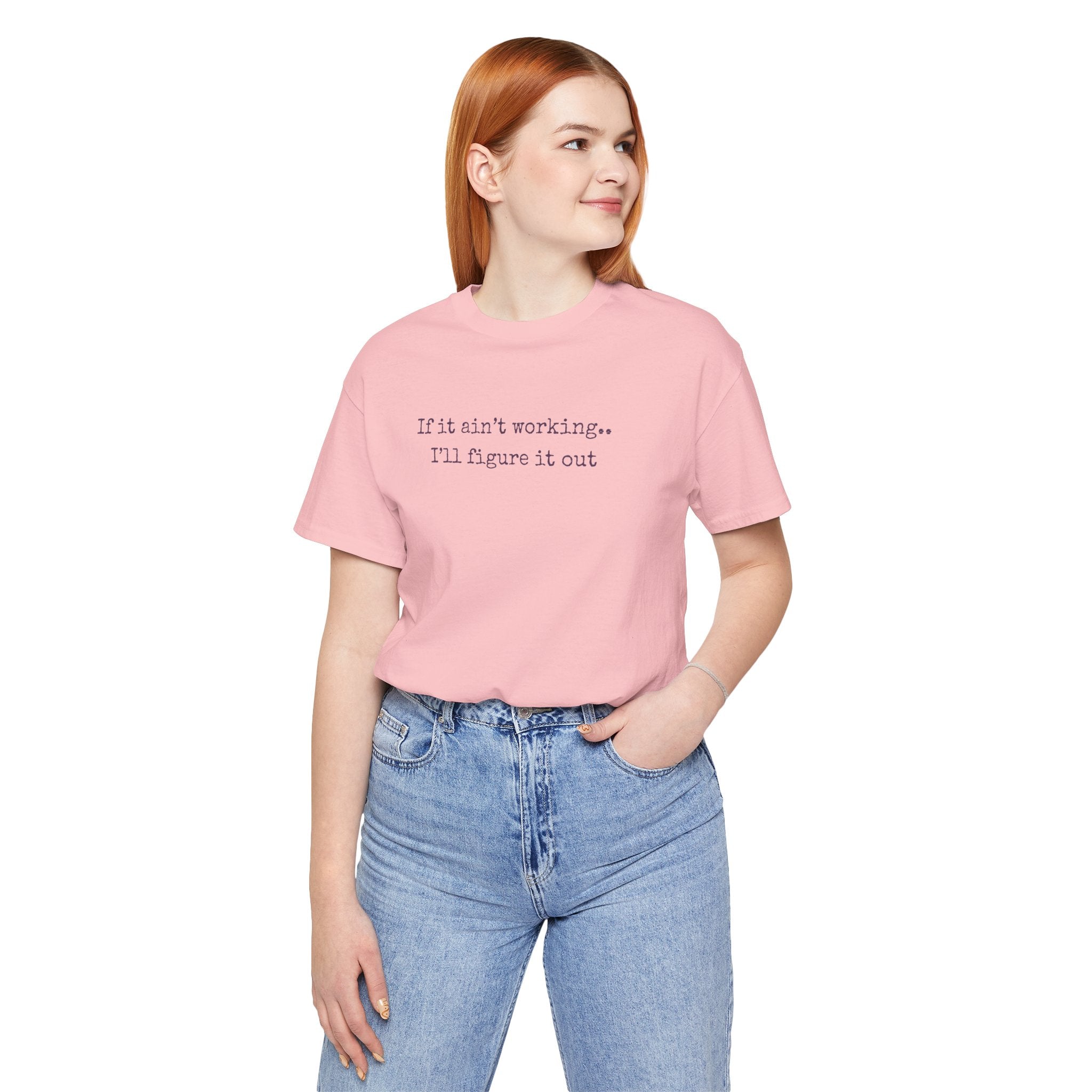 "If it ain't working... I'll figure it out" Minimalist Motivational T‑Shirt