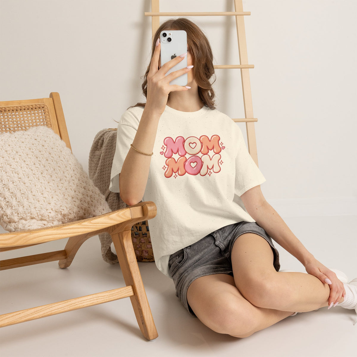 Retro Bubble Text Mom Tee