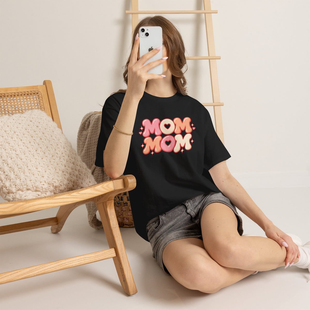 Retro Bubble Text Mom Tee